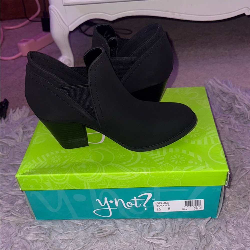 new with box black heeled booties